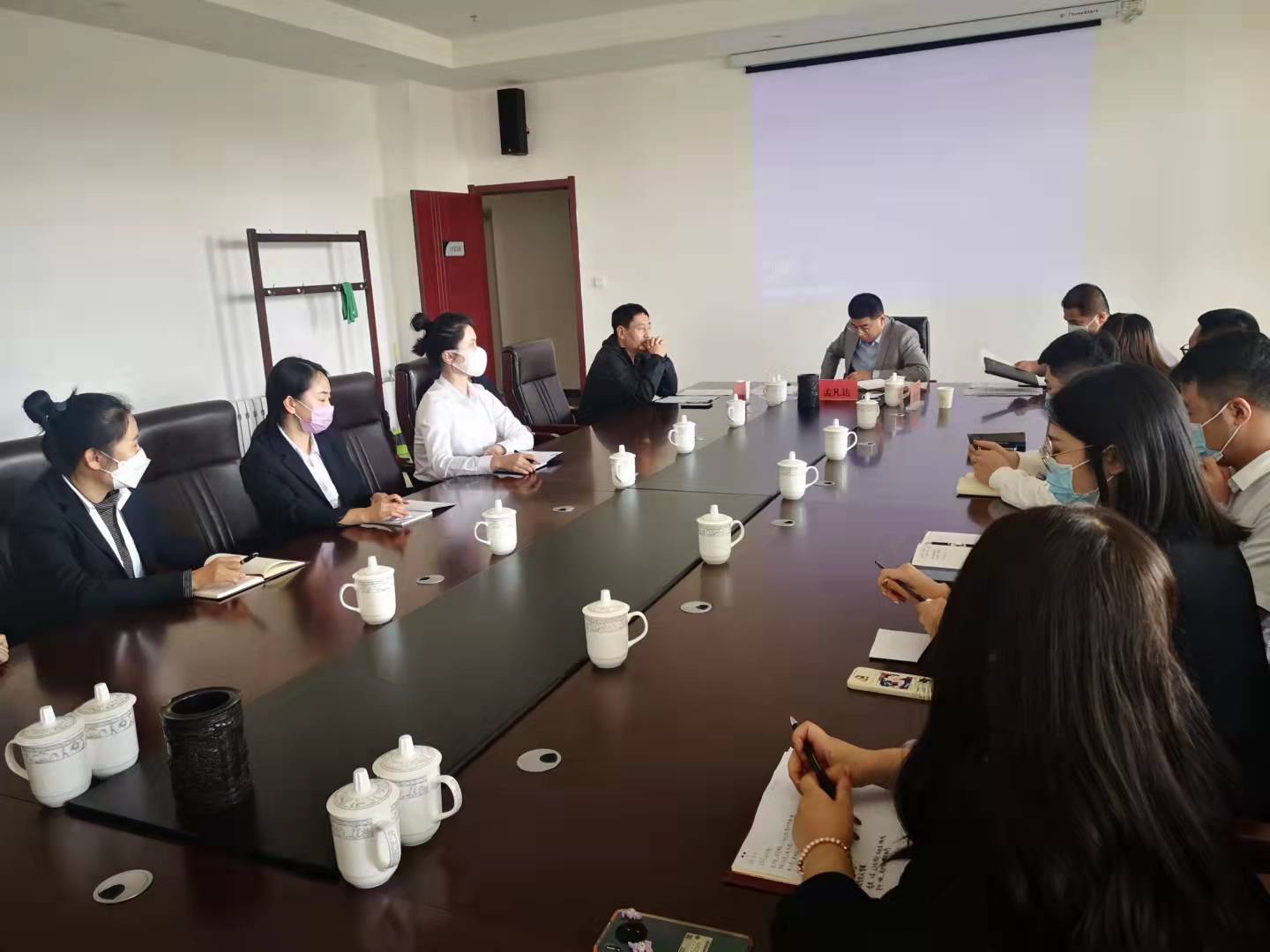 组织召开纪律作风整顿工作会议.jpg